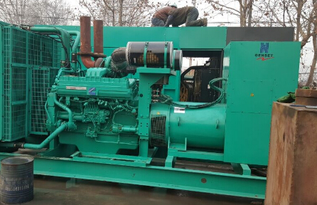 余杭发电机组如何判断水冷式机油散热器内部是否需要清洗？